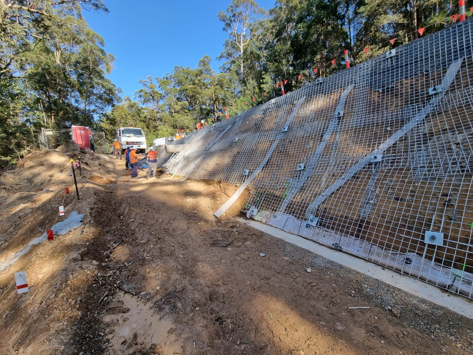 Mesh and shotcrete slope